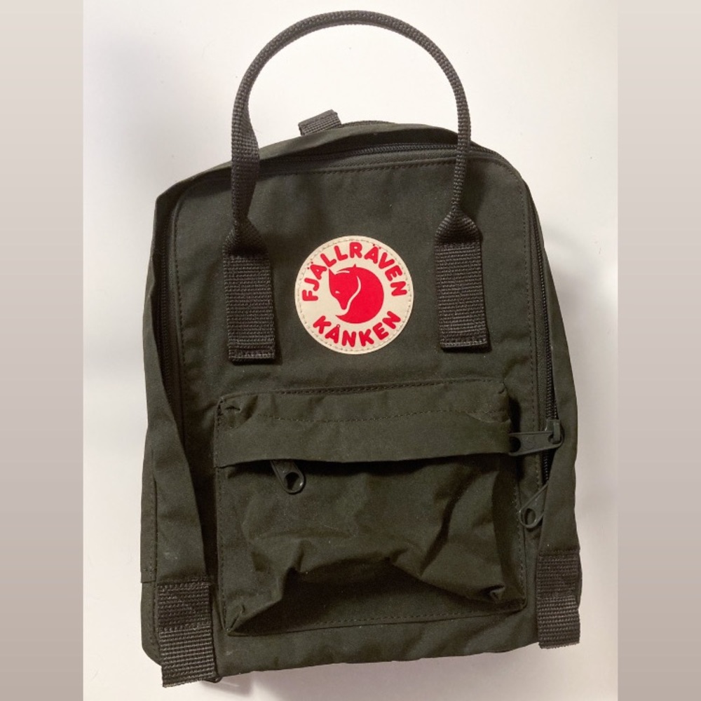 Brand new w/o tags Fjallraven Mini Kanken in Deep Forest. Never used.